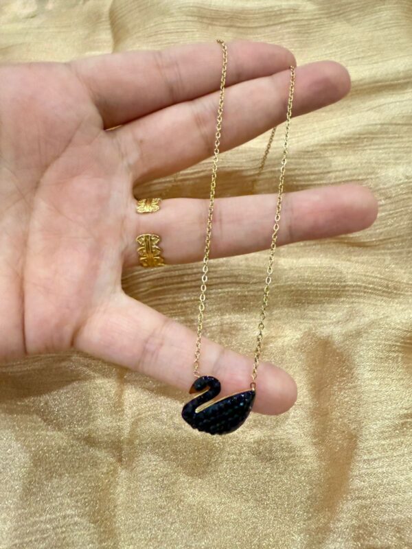BLACK SWAN NECKLACE