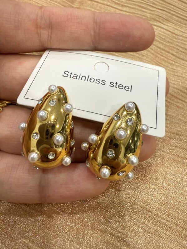 TEAR DROP EARRINGS
