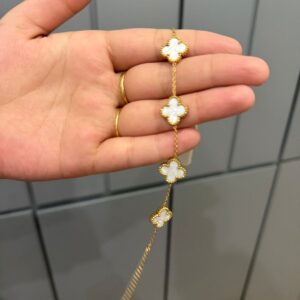 WHITE ROSE CHAIN