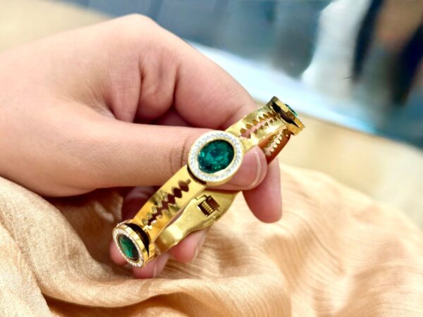 EMERALD GREEN