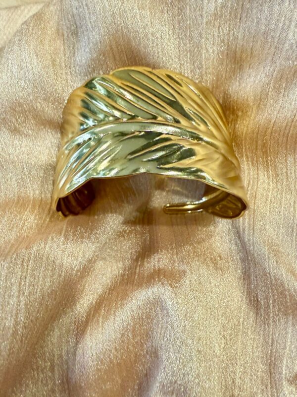 leaf handcuff